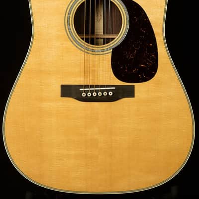 Martin Guitars Standard Series D-28