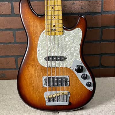 Woodcraft Ampmaster 5 String Dual Pickup Short scale 30" Electric Bass Guitar Red Burst Satin Nitro