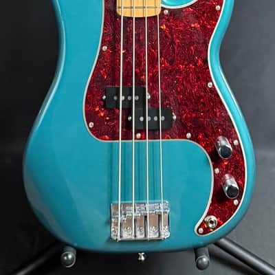 Fender Limited Edition Player Precision Bass 4-String Bass Guitar Ocean Turquoise Finish
