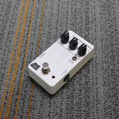 JHS 3 Series Harmonic Trem Guitar Effects Pedal