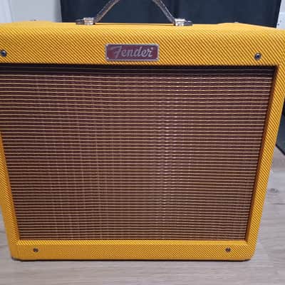 Fender Blues Junior Lacquered Tweed 15-Watt 1x12" Guitar Combo Lacquered Tweed