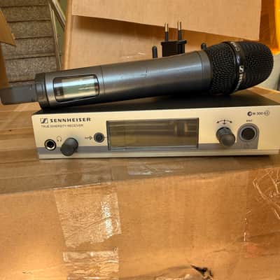Sennheiser EW 300 G3 Wireless Mic System – e835 Capsule, worldwide shipping