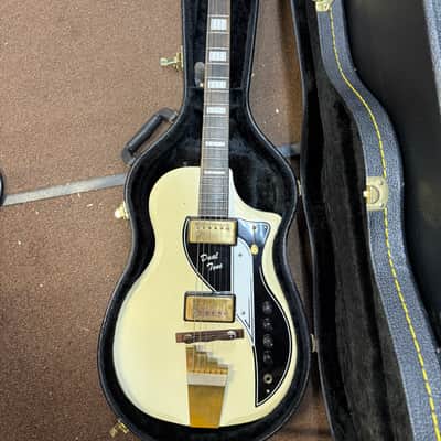 Supro Dual tone 1958 vintage electric guitar made in USA