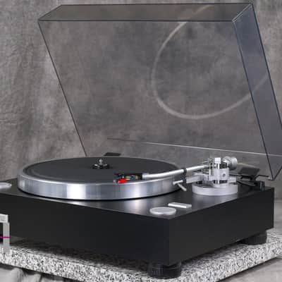 YAMAHA GT-750 Direct Drive Record Player Turntable in Very Good Condition