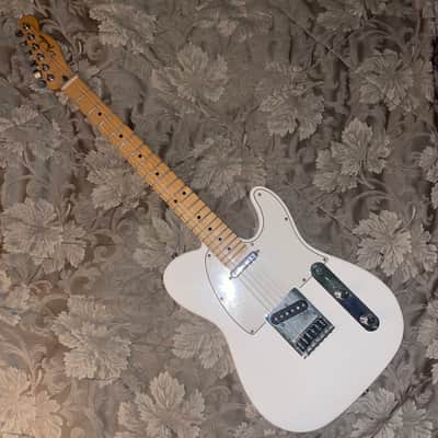 Fender Player Telecaster with Maple Fretboard 2018 - 2024 - Polar White