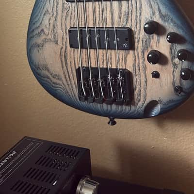 Ibanez SR605E 5 string bass