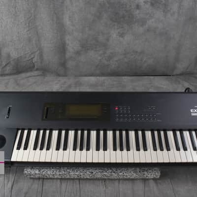 KORG T3 Music Workstation Synthesizer in Good Condition.
